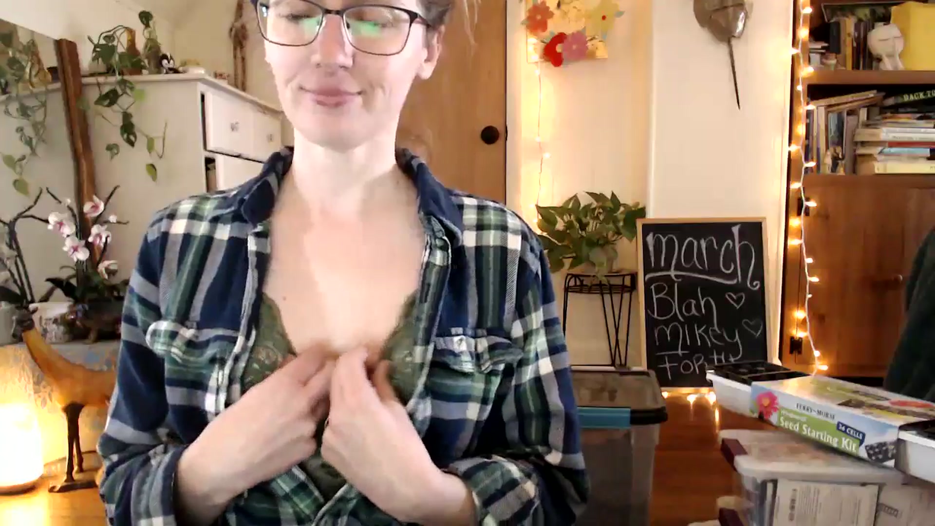 Gallery image thumbnail from WildflowerEm's myfreecams stream on, 03/20/2025, 19:21 image 5 of 20