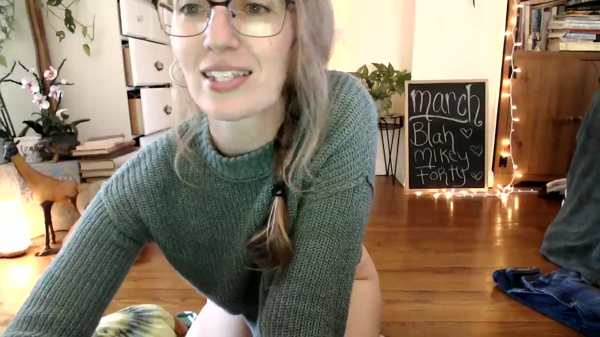 Gallery image thumbnail from WildflowerEm's myfreecams stream on, 03/23/2025, 20:36 image 6 of 20