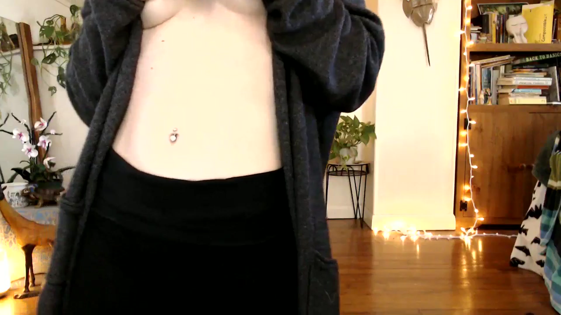 Gallery image thumbnail from WildflowerEm's myfreecams stream on, 03/25/2025, 19:11 image 10 of 20