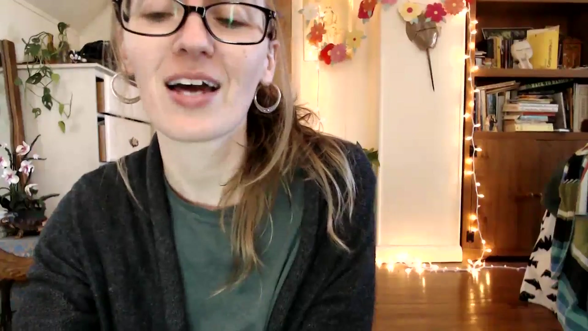 Gallery image thumbnail from WildflowerEm's myfreecams stream on, 03/25/2025, 19:11 image 3 of 20