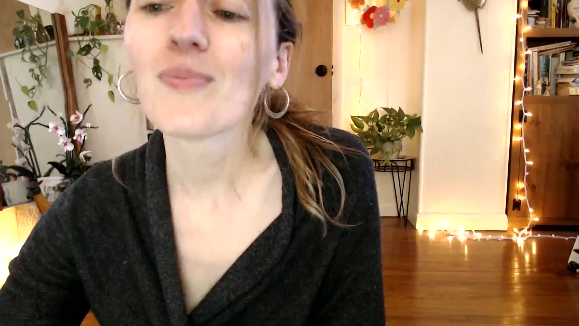 Gallery image thumbnail from WildflowerEm's myfreecams stream on, 03/25/2025, 19:11 image 14 of 20