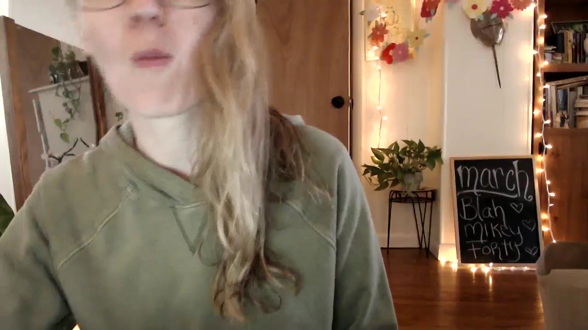 Gallery image thumbnail from WildflowerEm's myfreecams stream on, 03/27/2025, 19:16 image 3 of 20