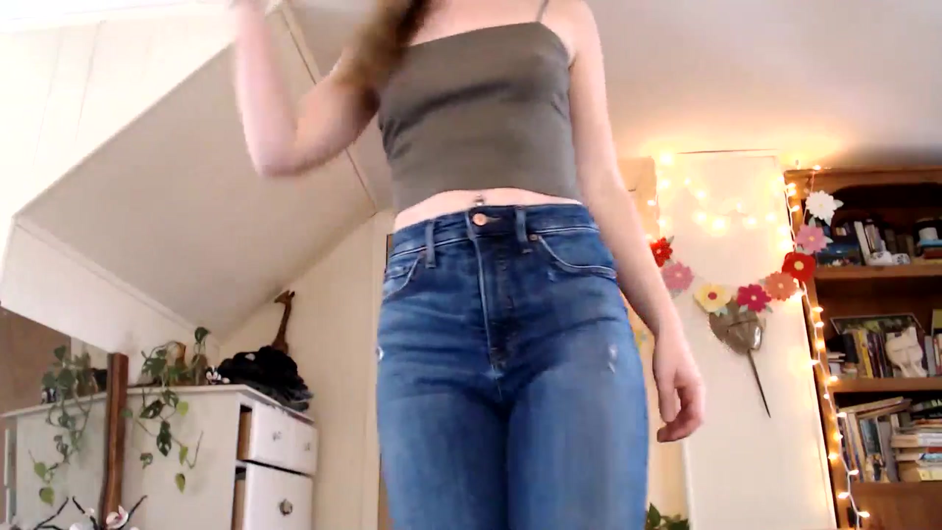Gallery image thumbnail from WildflowerEm's myfreecams stream on, 03/27/2025, 19:16 image 15 of 20