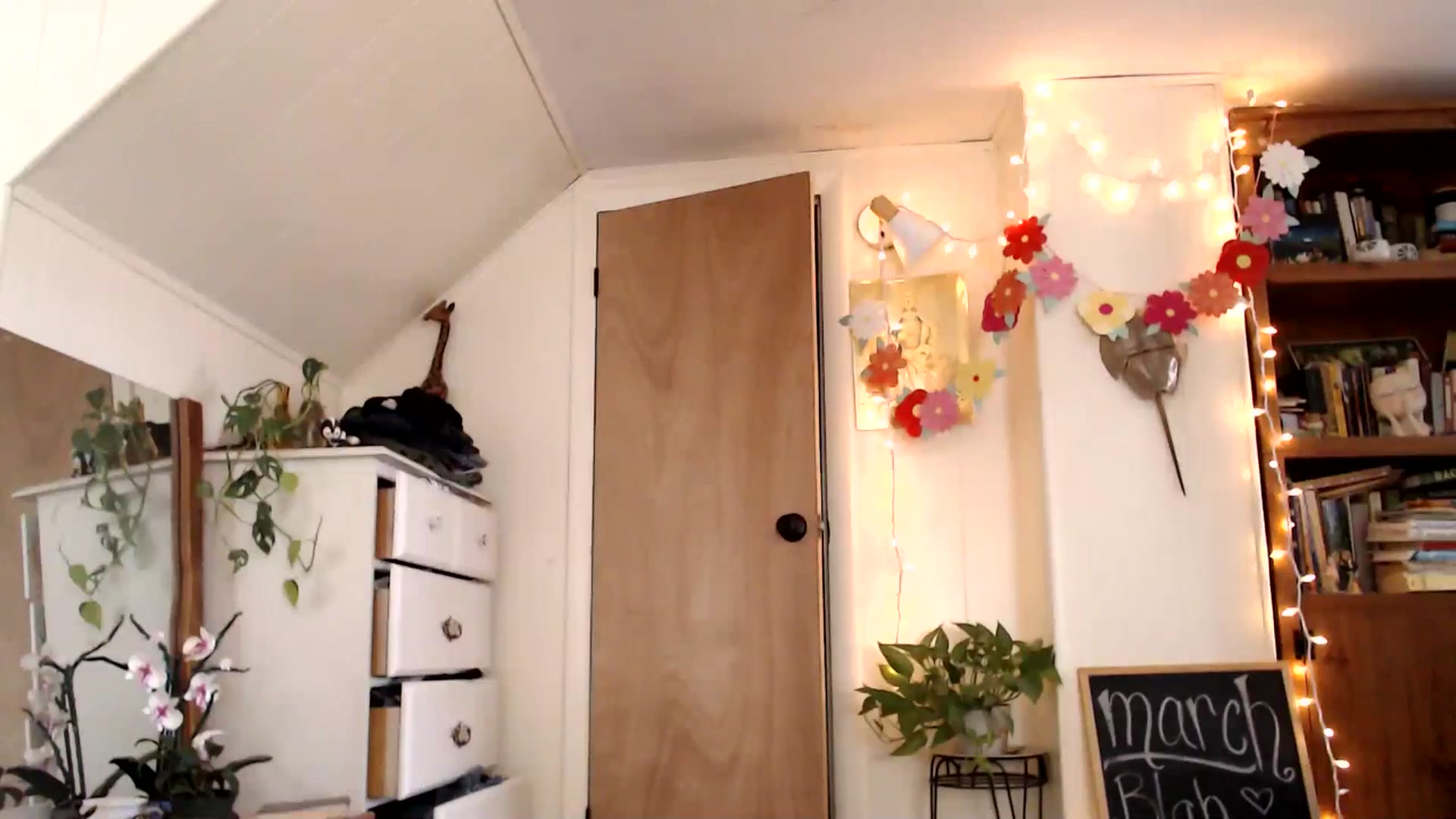 Gallery image thumbnail from WildflowerEm's myfreecams stream on, 03/27/2025, 19:16 image 12 of 20