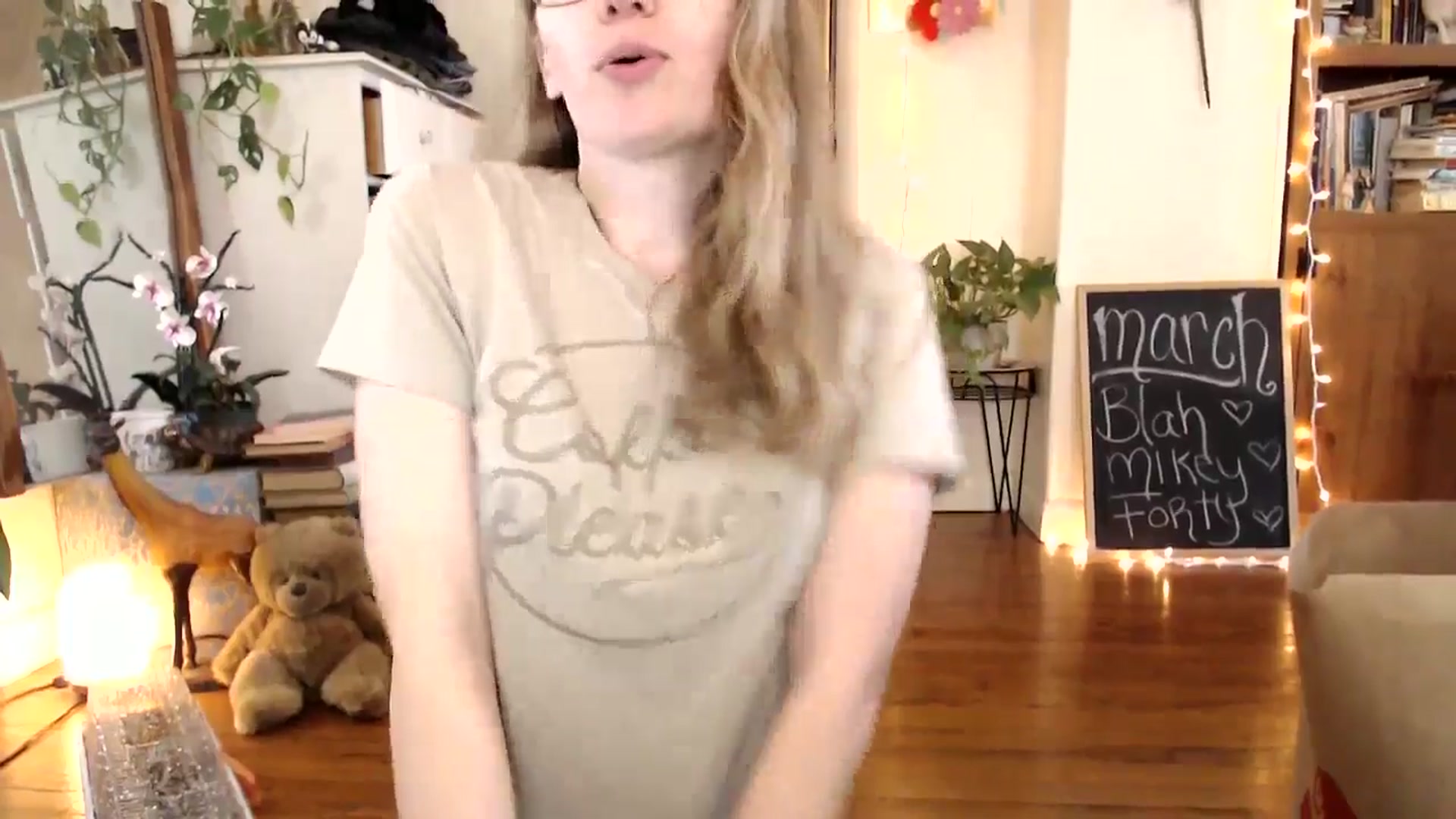 Gallery image thumbnail from WildflowerEm's myfreecams stream on, 03/27/2025, 19:16 image 6 of 20