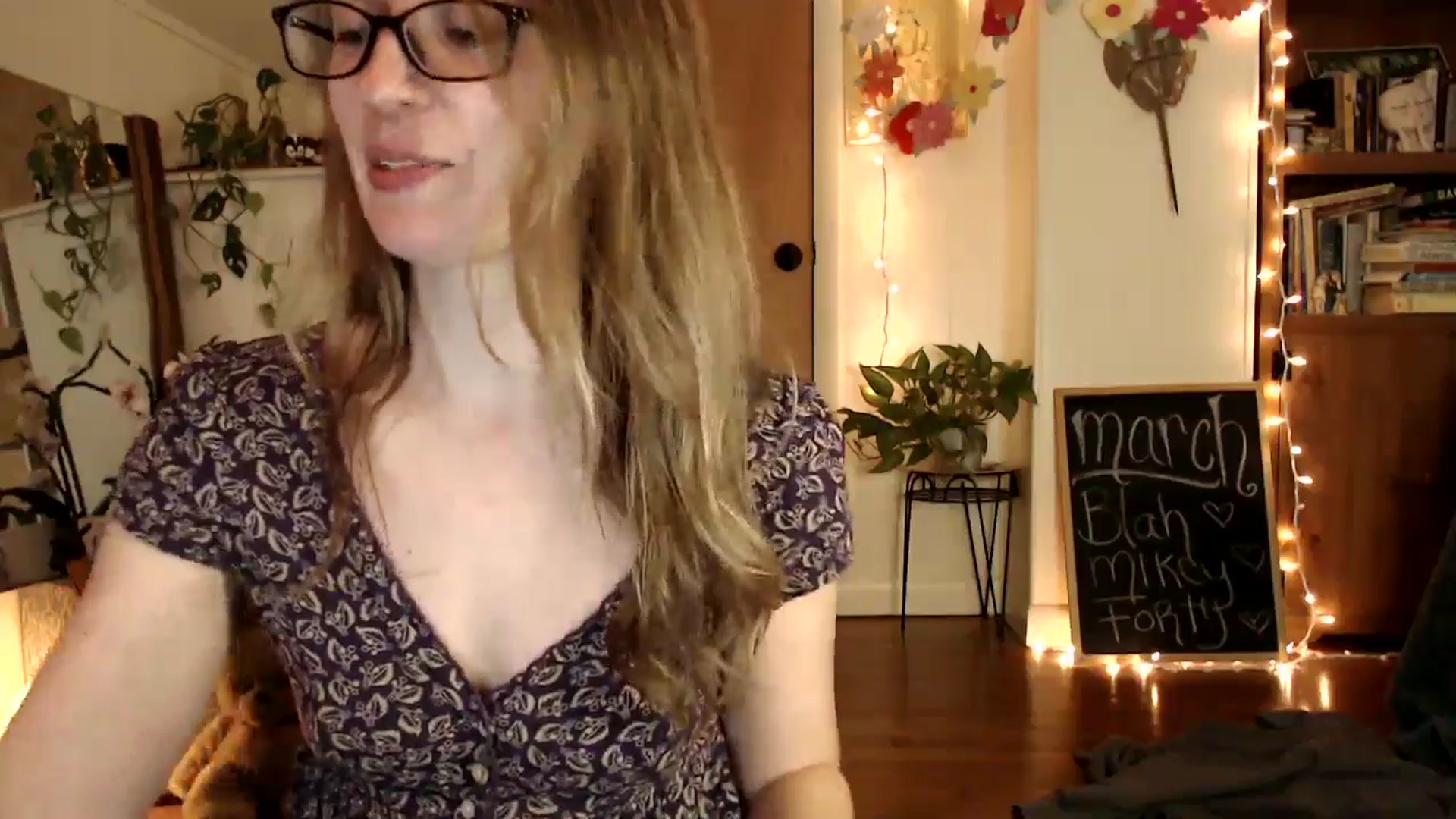 Gallery image thumbnail from WildflowerEm's myfreecams stream on, 03/29/2025, 23:41 image 4 of 20