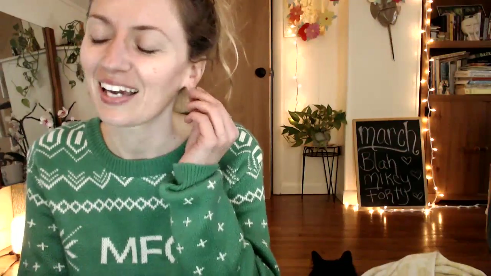 Gallery image thumbnail from WildflowerEm's myfreecams stream on, 03/30/2025, 21:31 image 5 of 20
