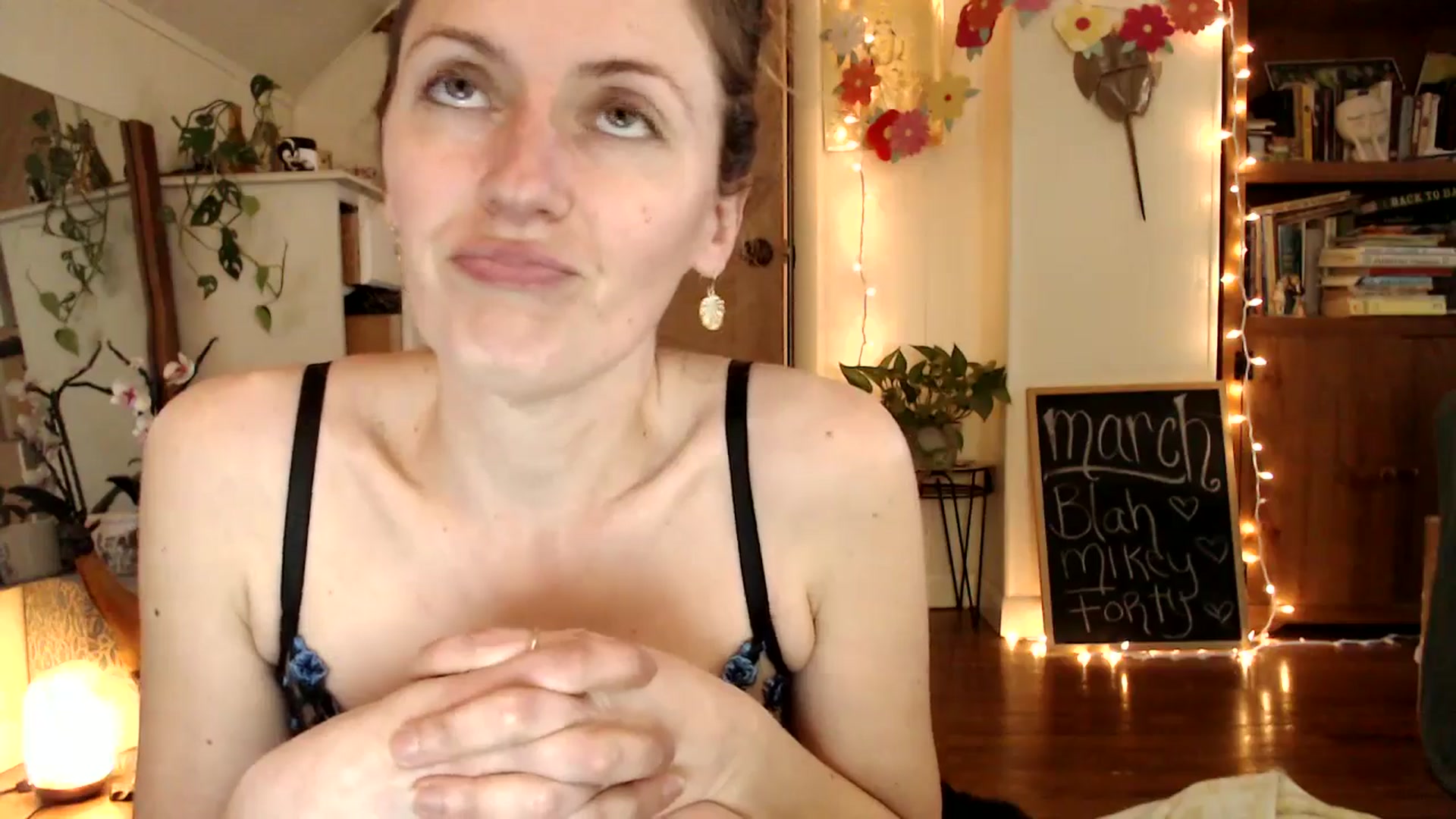 Gallery image thumbnail from WildflowerEm's myfreecams stream on, 03/30/2025, 21:31 image 11 of 20