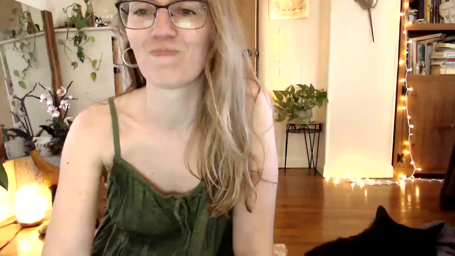Gallery image thumbnail from WildflowerEm's myfreecams stream on, 04/02/2025, 19:20 image 8 of 20