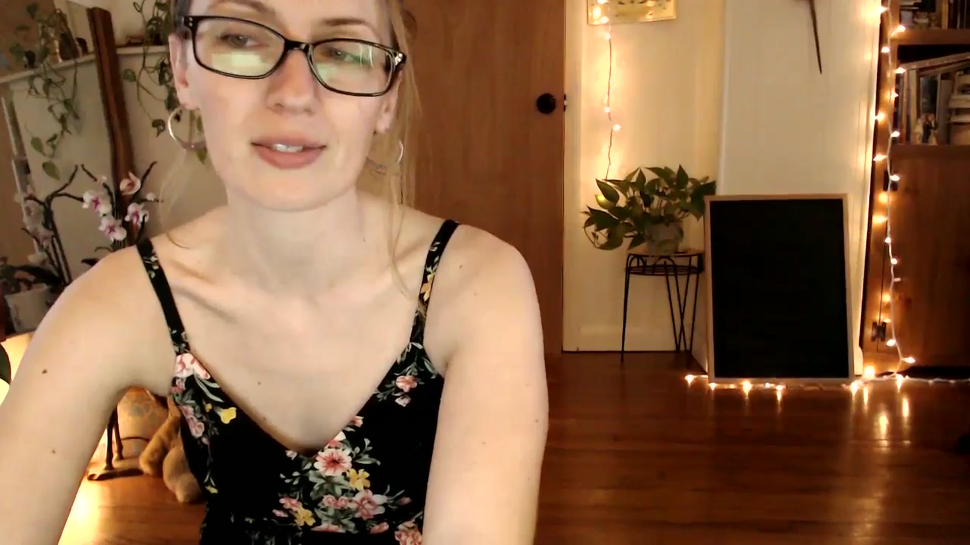Gallery image thumbnail from WildflowerEm's myfreecams stream on, 04/06/2025, 22:33 image 5 of 20
