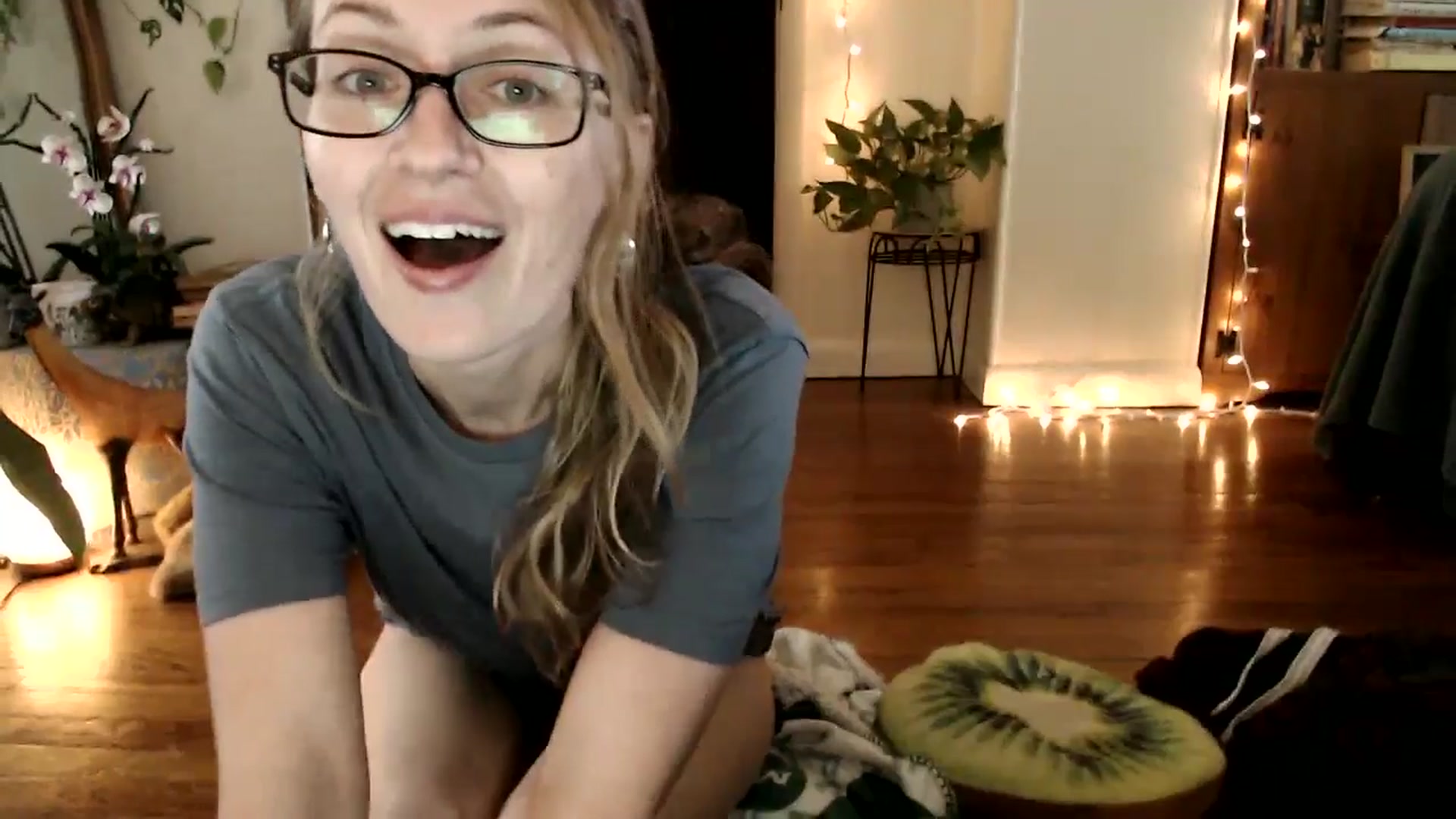 Gallery image thumbnail from WildflowerEm's myfreecams stream on, 04/27/2025, 22:49 image 2 of 20