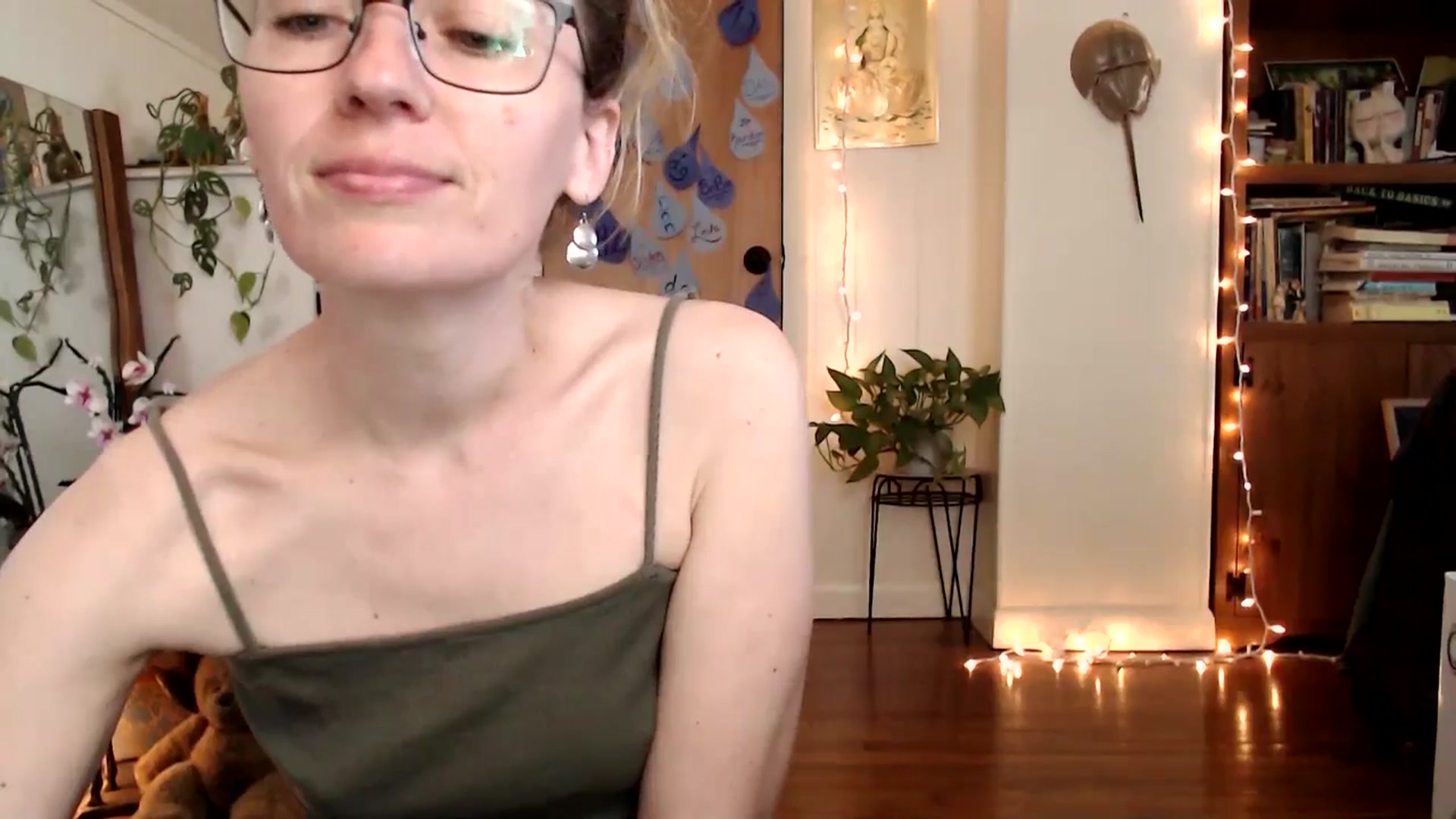 Gallery image thumbnail from WildflowerEm's myfreecams stream on, 04/29/2025, 17:56 image 5 of 20