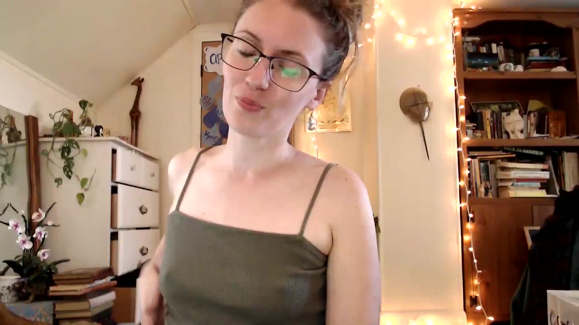 Gallery image thumbnail from WildflowerEm's myfreecams stream on, 04/29/2025, 19:04 image 11 of 20