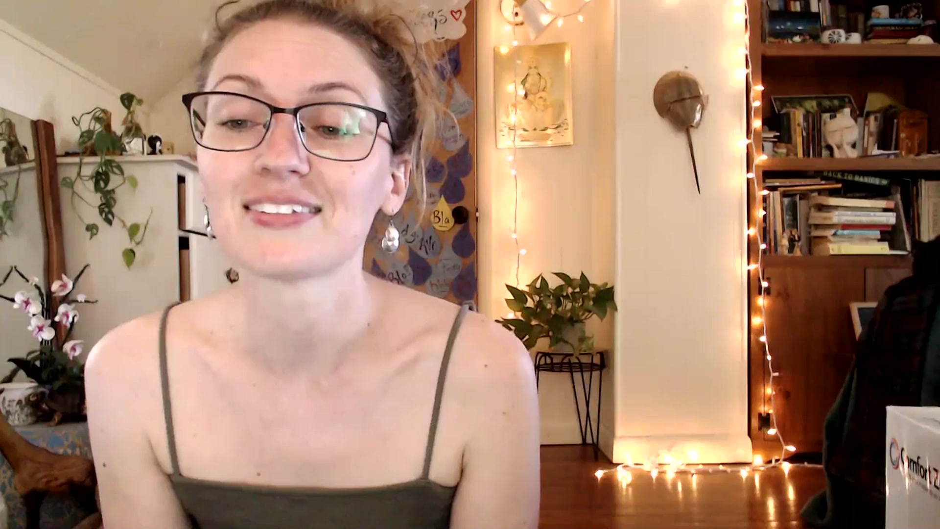 Gallery image thumbnail from WildflowerEm's myfreecams stream on, 04/29/2025, 19:04 image 7 of 20