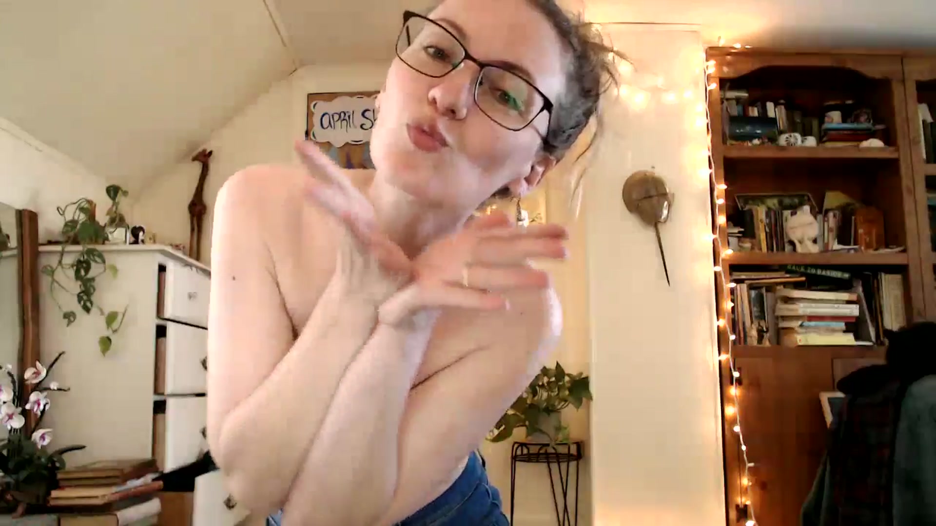 Gallery image thumbnail from WildflowerEm's myfreecams stream on, 04/29/2025, 19:04 image 17 of 20