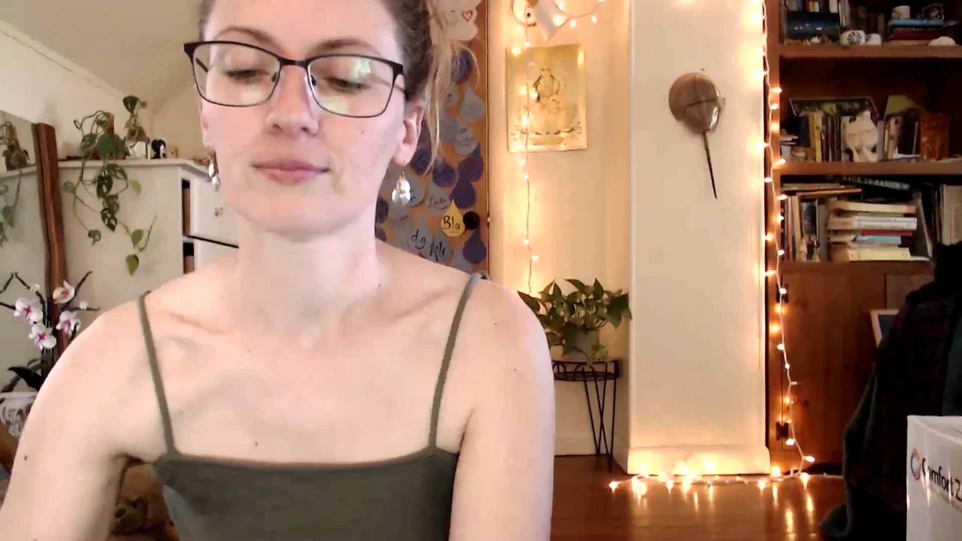 Gallery image thumbnail from WildflowerEm's myfreecams stream on, 04/29/2025, 19:04 image 5 of 20