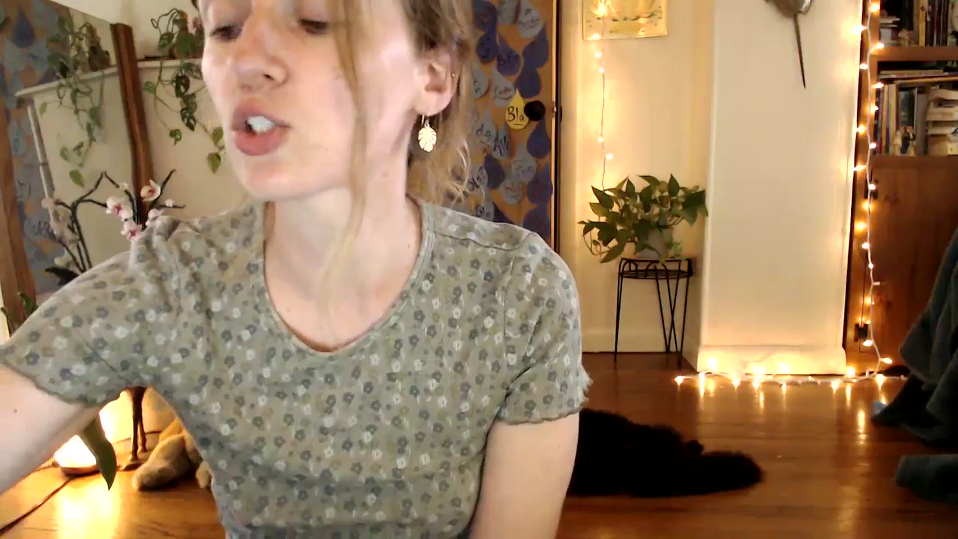 Gallery image thumbnail from WildflowerEm's myfreecams stream on, 05/04/2025, 22:42 image 2 of 20
