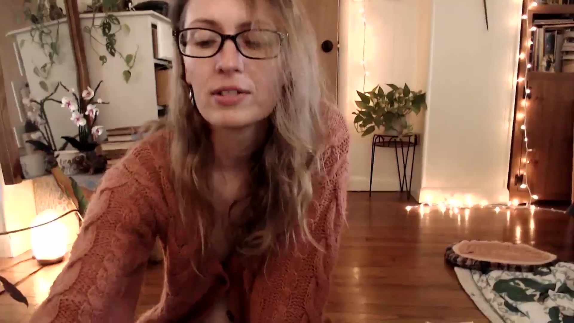 Gallery image thumbnail from WildflowerEm's myfreecams stream on, 05/06/2025, 19:05 image 18 of 20