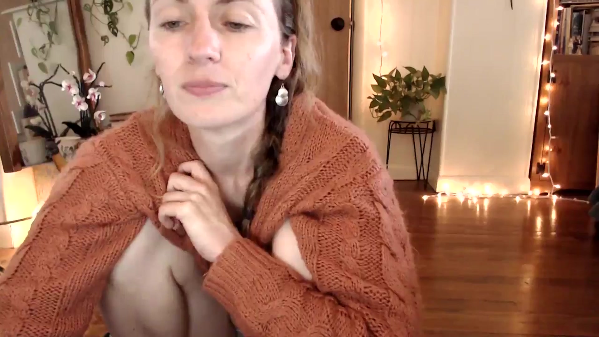 Gallery image thumbnail from WildflowerEm's myfreecams stream on, 05/06/2025, 19:05 image 8 of 20