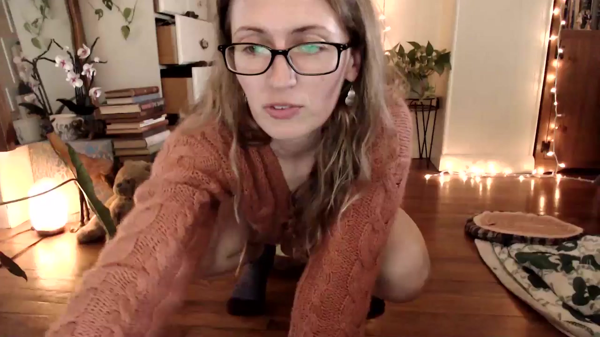 Gallery image thumbnail from WildflowerEm's myfreecams stream on, 05/06/2025, 19:05 image 13 of 20