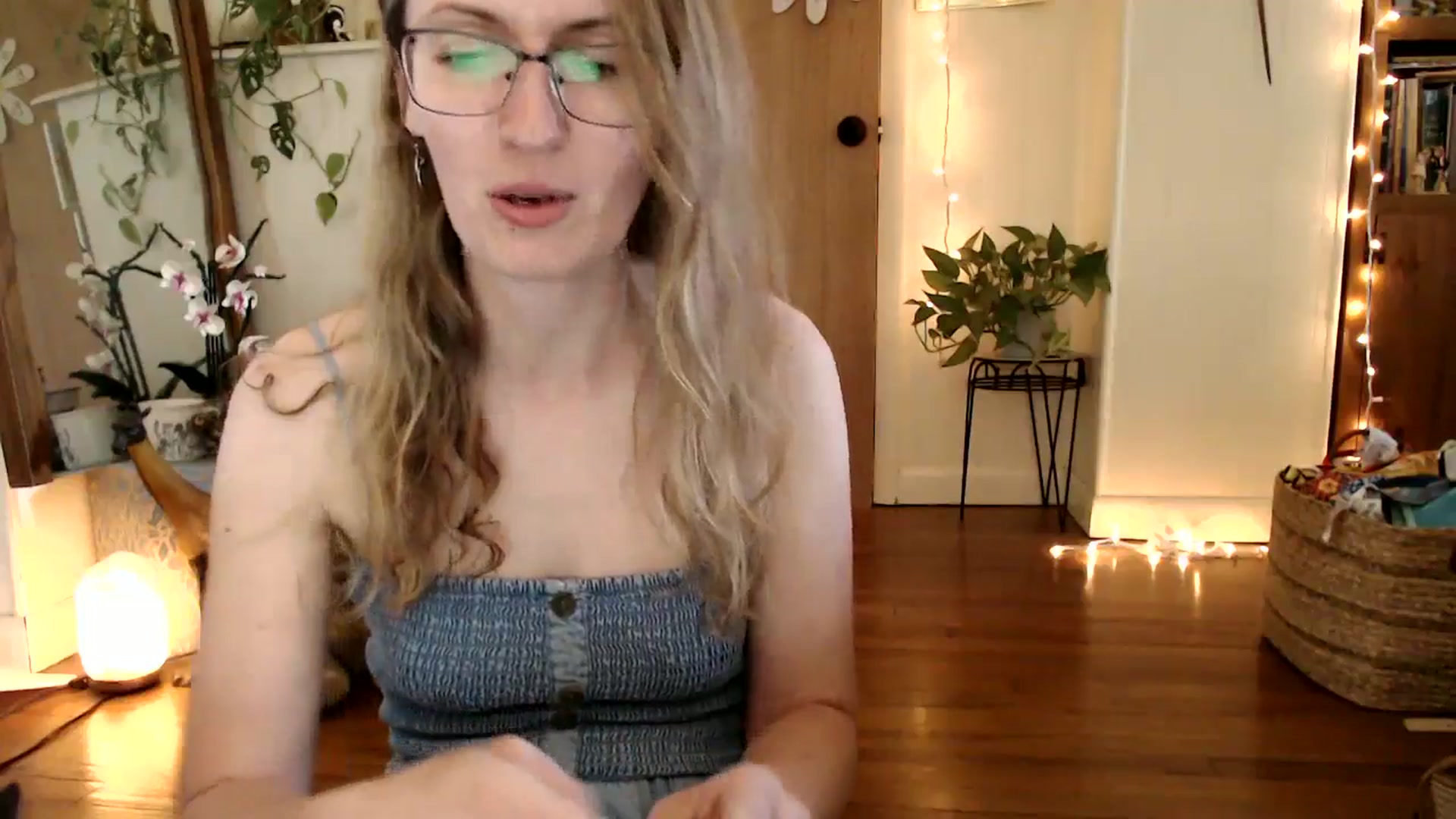 Gallery image thumbnail from WildflowerEm's myfreecams stream on, 05/13/2025, 18:33 image 20 of 20