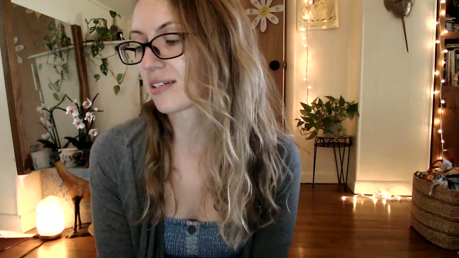 Gallery image thumbnail from WildflowerEm's myfreecams stream on, 05/13/2025, 18:33 image 15 of 20
