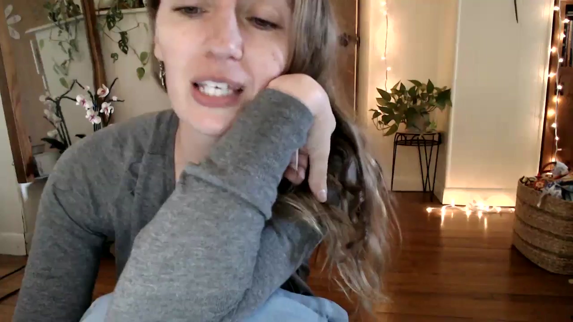 Gallery image thumbnail from WildflowerEm's myfreecams stream on, 05/13/2025, 18:33 image 8 of 20