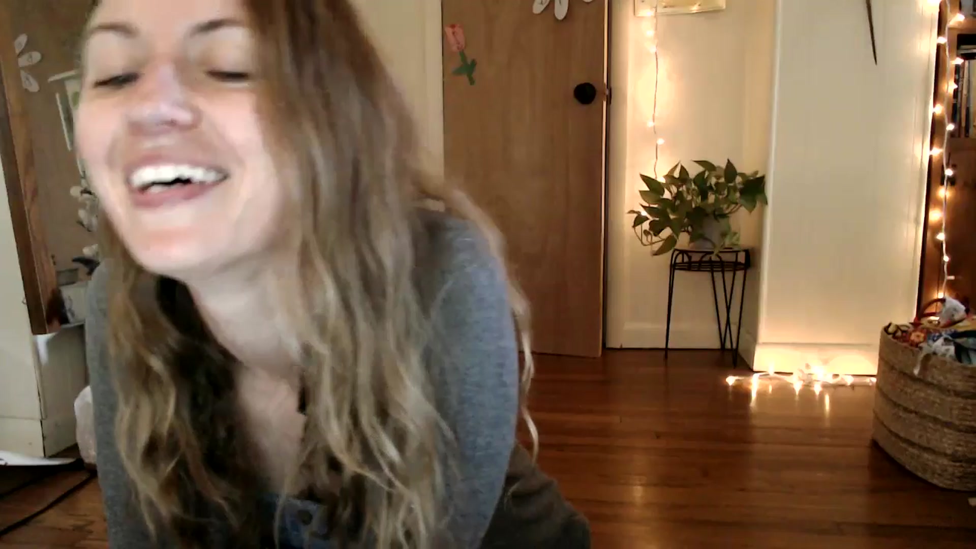 Gallery image thumbnail from WildflowerEm's myfreecams stream on, 05/13/2025, 18:33 image 12 of 20