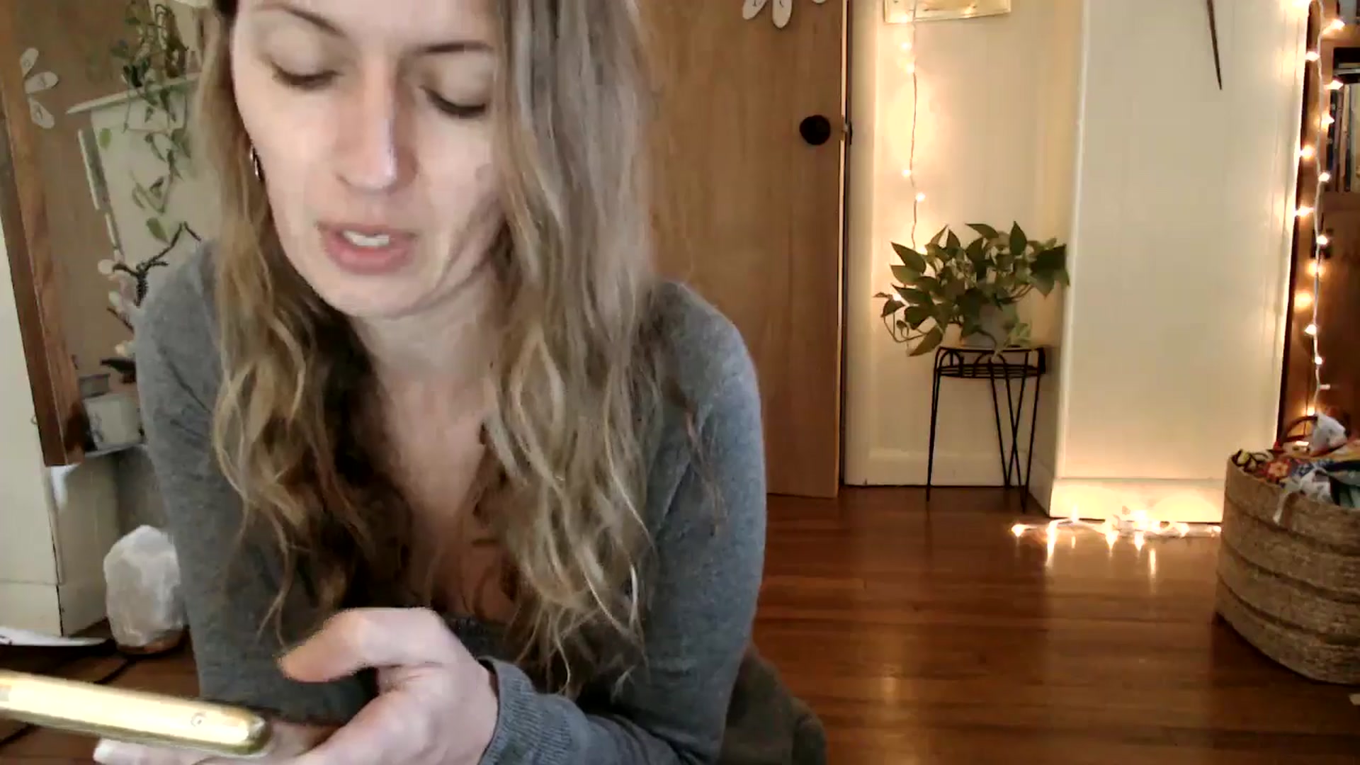 Gallery image thumbnail from WildflowerEm's myfreecams stream on, 05/13/2025, 18:33 image 11 of 20