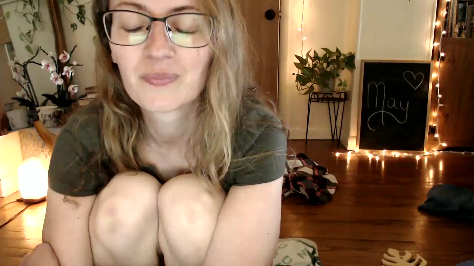 Gallery image thumbnail from WildflowerEm's myfreecams stream on, 05/15/2025, 19:15 image 11 of 20