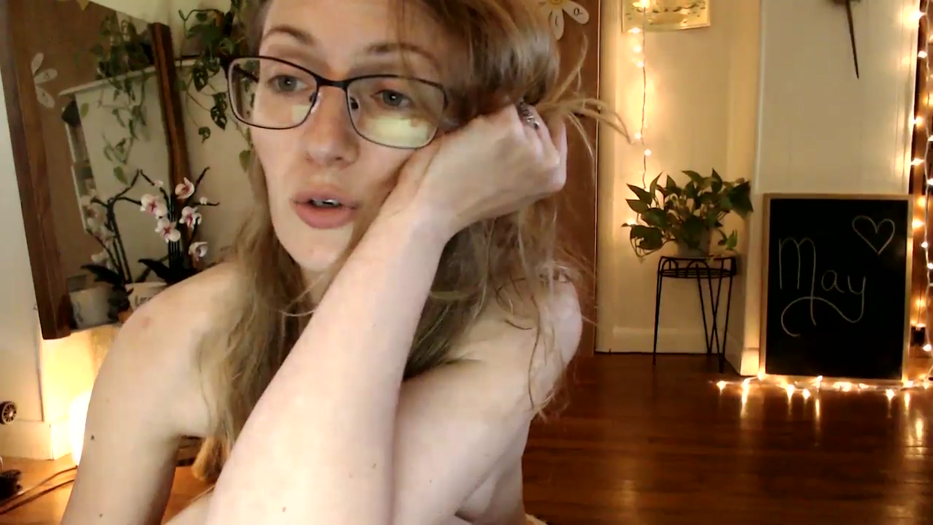 Gallery image thumbnail from WildflowerEm's myfreecams stream on, 05/17/2025, 22:25 image 11 of 20
