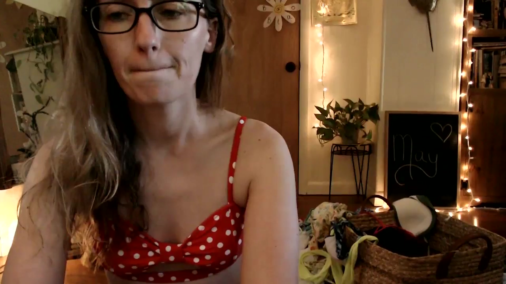 Gallery image thumbnail from WildflowerEm's myfreecams stream on, 05/17/2025, 22:25 image 19 of 20