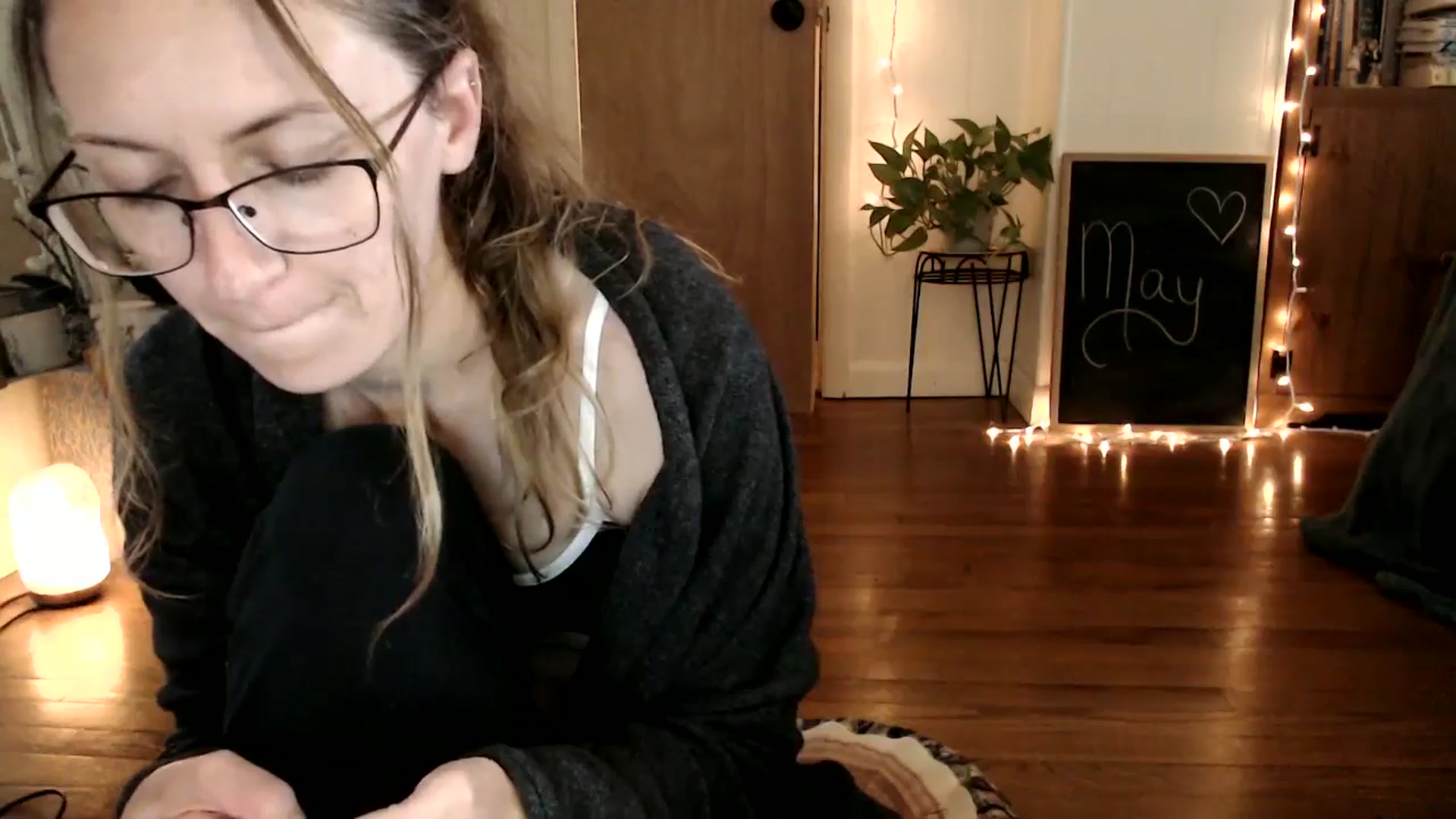 Gallery image thumbnail from WildflowerEm's myfreecams stream on, 05/29/2025, 19:20 image 4 of 20