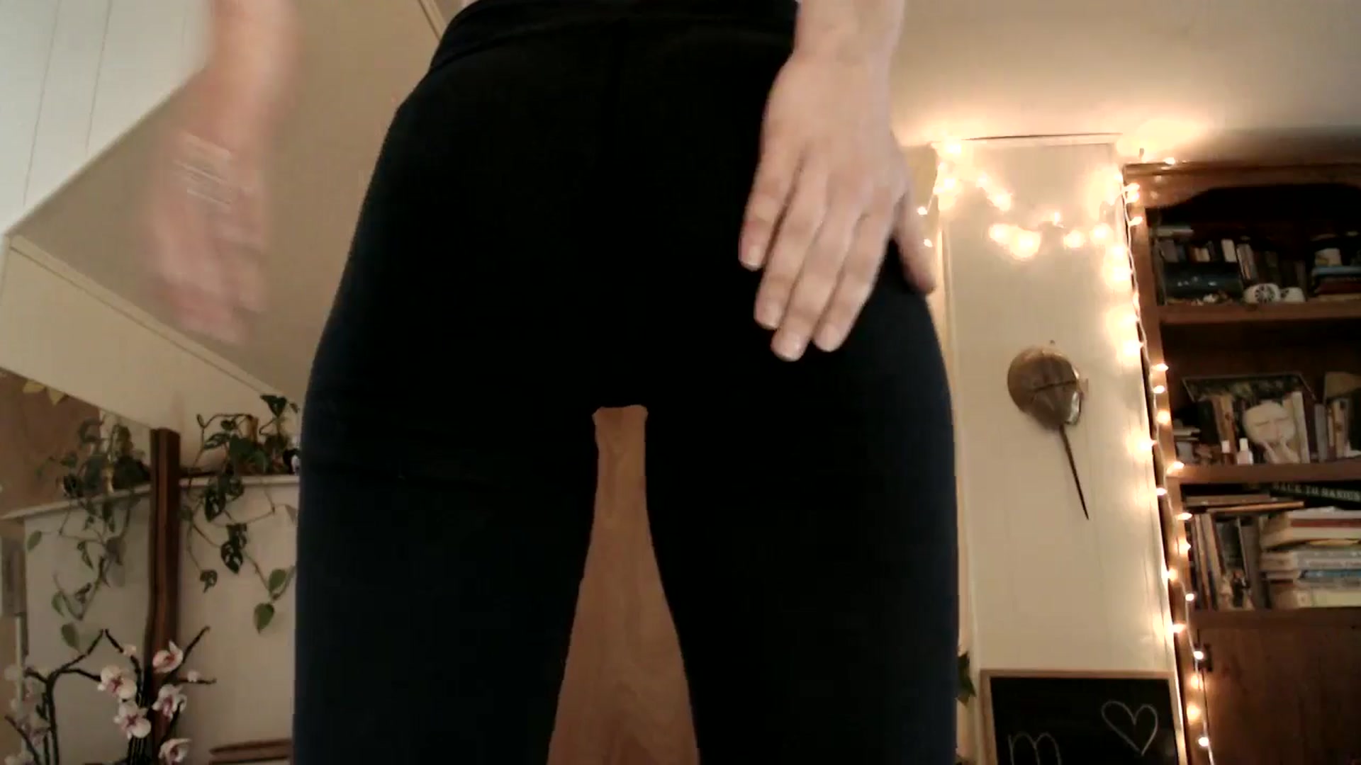 Gallery image thumbnail from WildflowerEm's myfreecams stream on, 05/29/2025, 19:20 image 16 of 20