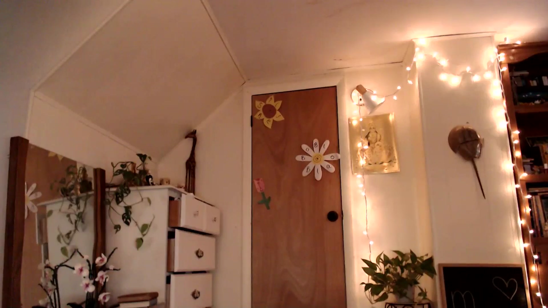 Gallery image thumbnail from WildflowerEm's myfreecams stream on, 05/31/2025, 23:20 image 12 of 20