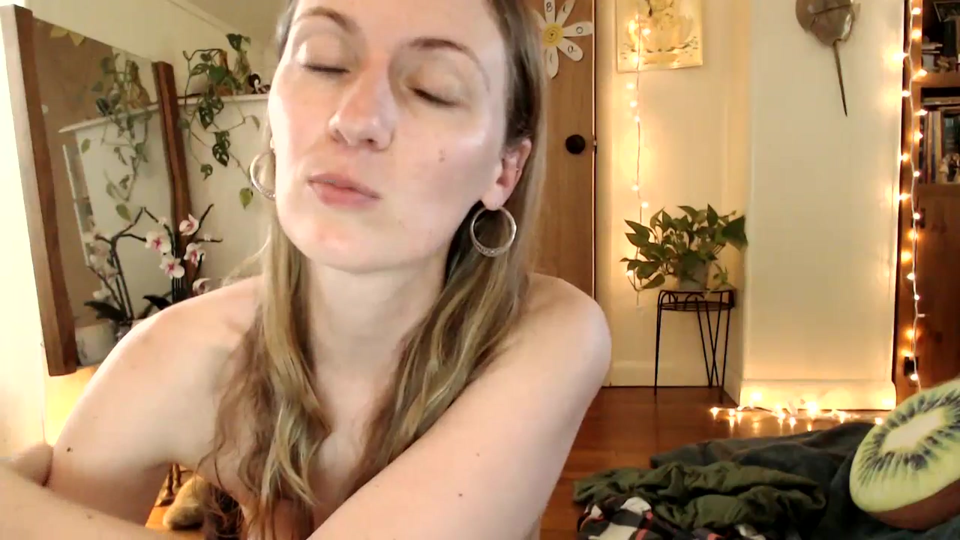 Gallery image thumbnail from WildflowerEm's myfreecams stream on, 06/05/2025, 19:15 image 16 of 20