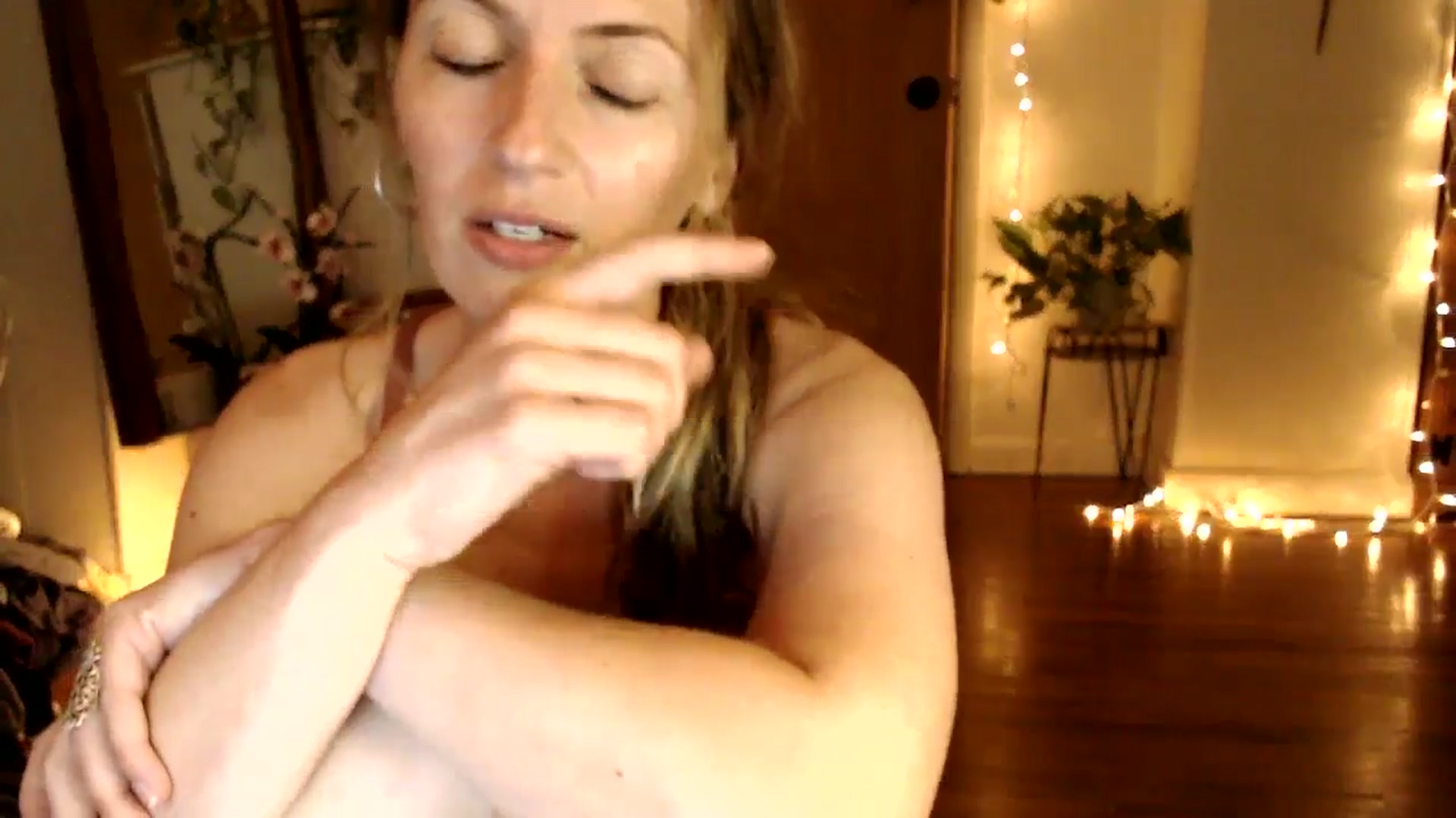 Gallery image thumbnail from WildflowerEm's myfreecams stream on, 06/27/2025, 24:06 image 14 of 20