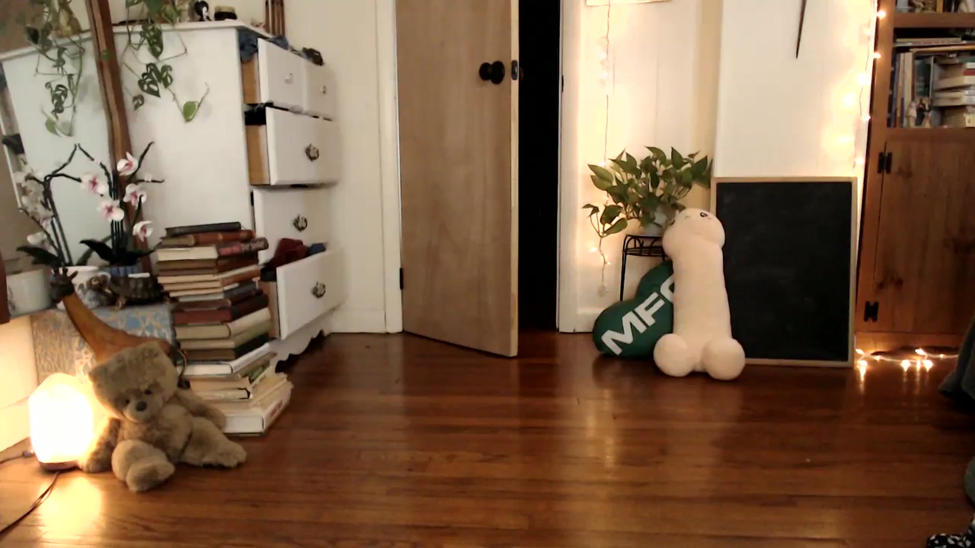 Gallery image thumbnail from WildflowerEm's myfreecams stream on, 07/23/2025, 18:16 image 4 of 20