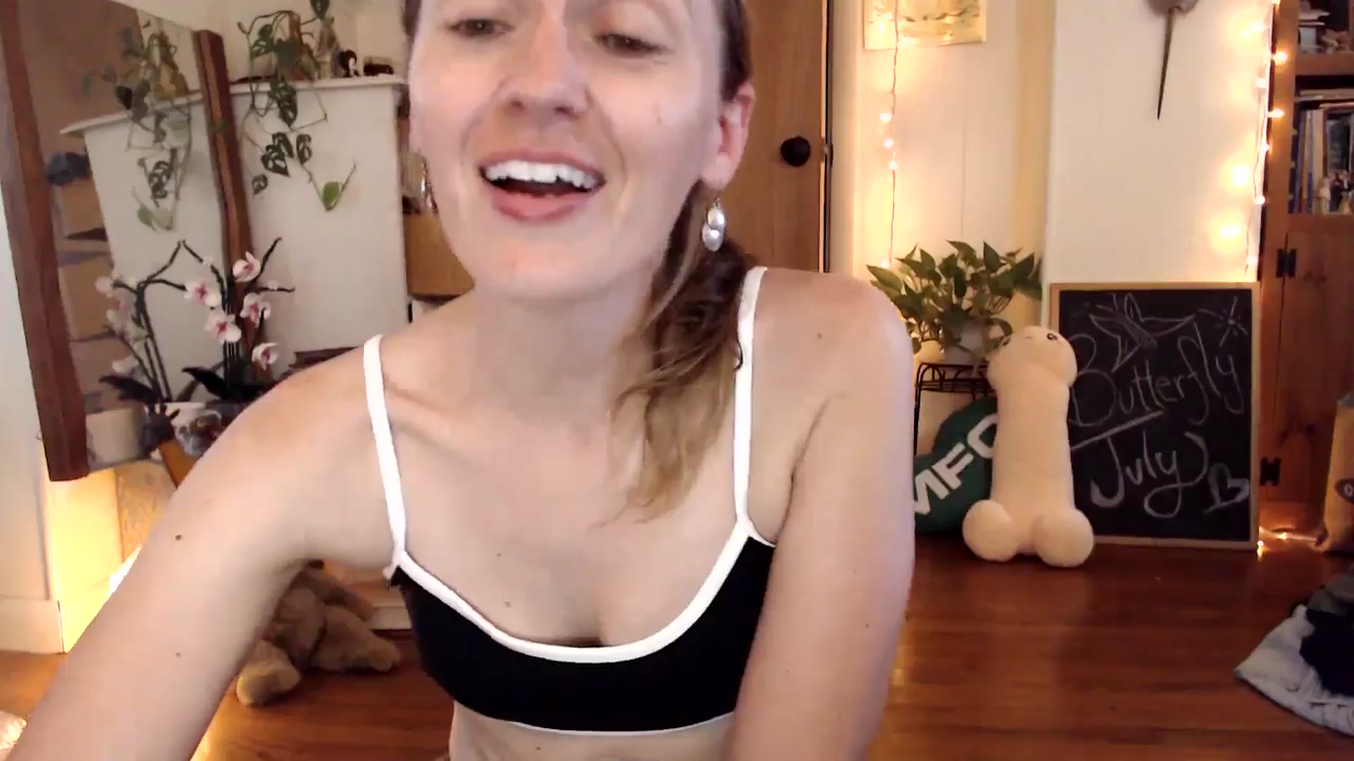 Gallery image thumbnail from WildflowerEm's myfreecams stream on, 07/25/2025, 18:17 image 14 of 20