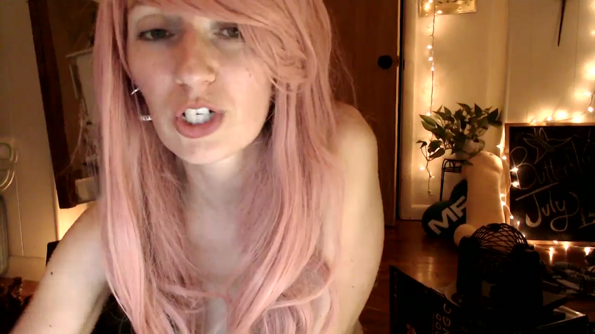 Gallery image thumbnail from WildflowerEm's myfreecams stream on, 07/28/2025, 24:17 image 19 of 20