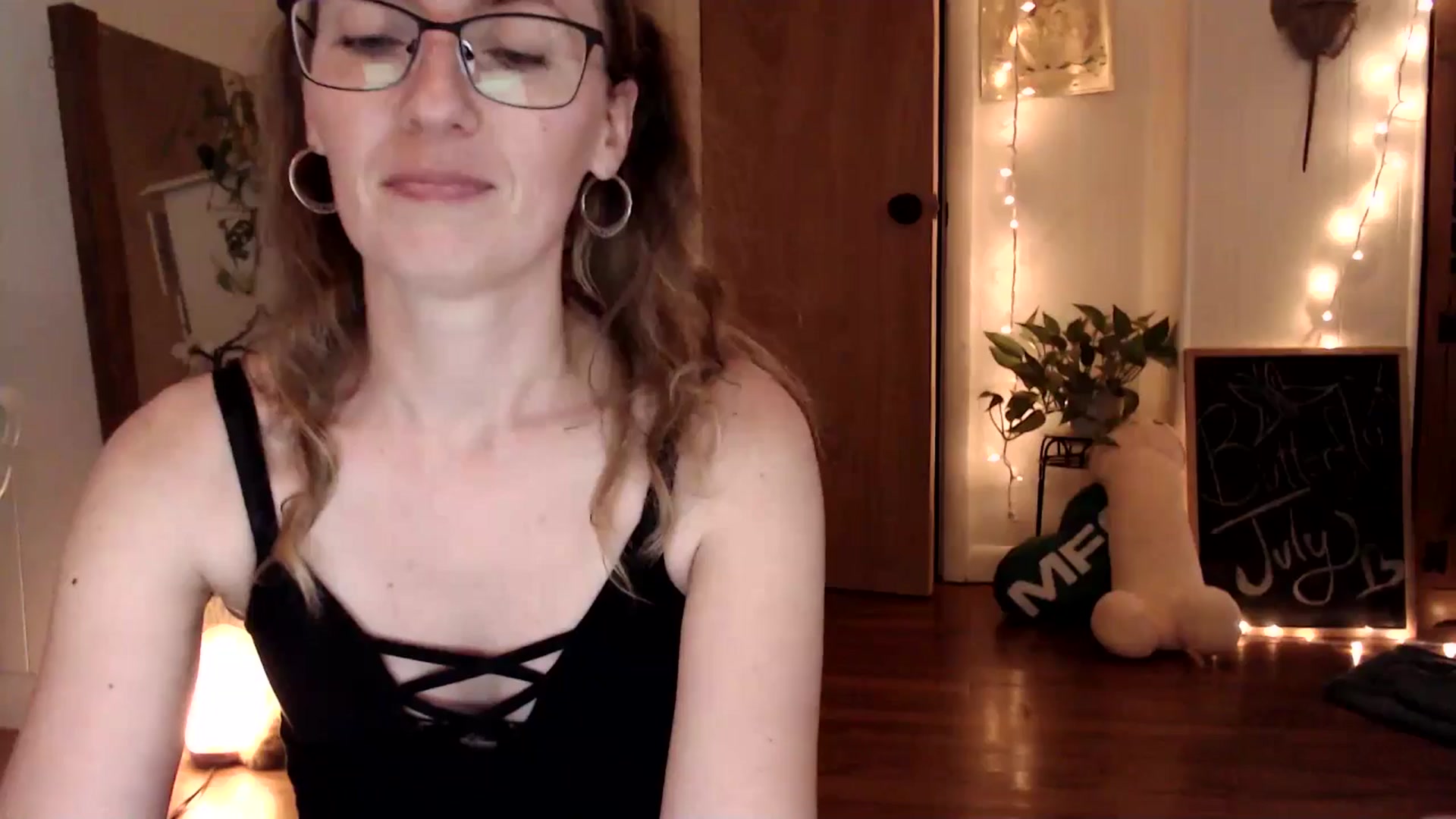 Gallery image thumbnail from WildflowerEm's myfreecams stream on, 07/28/2025, 24:17 image 1 of 20