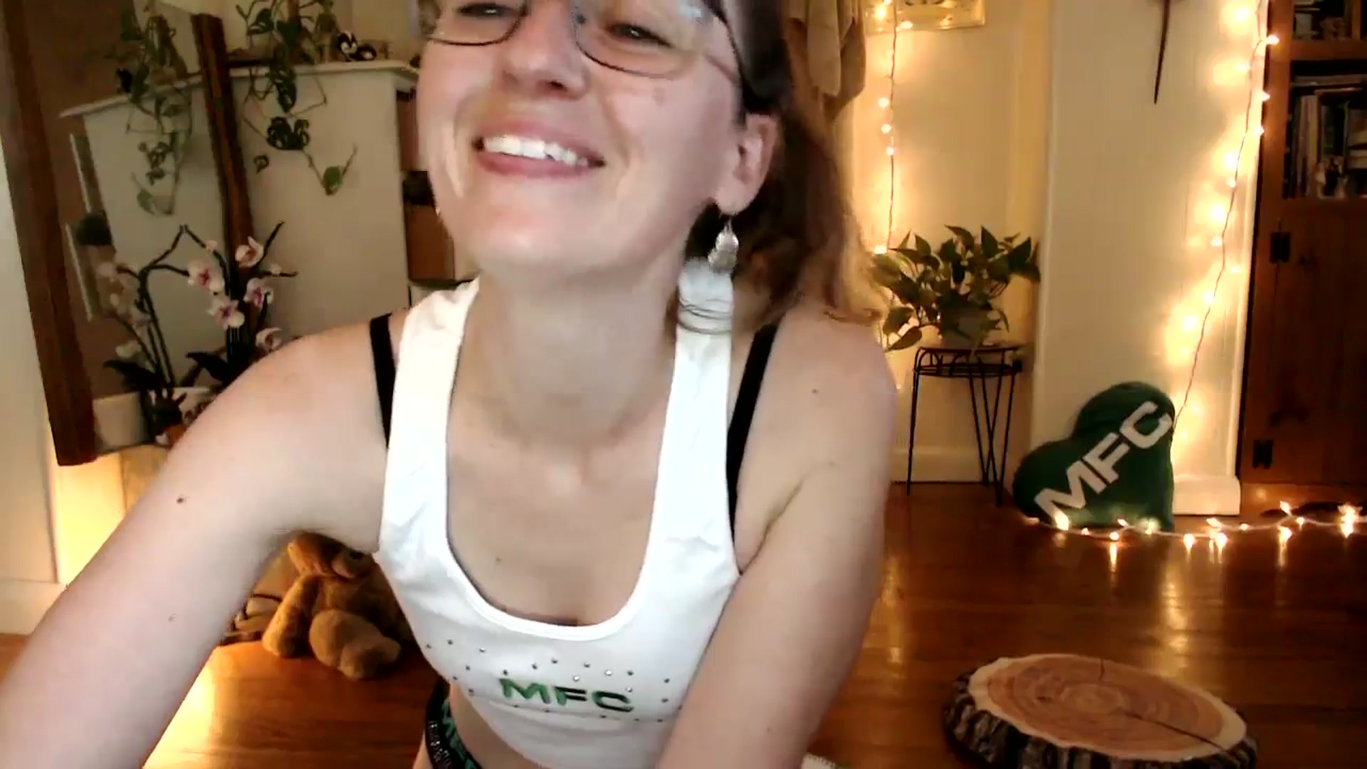 Gallery image thumbnail from WildflowerEm's myfreecams stream on, 08/03/2025, 22:11 image 15 of 20