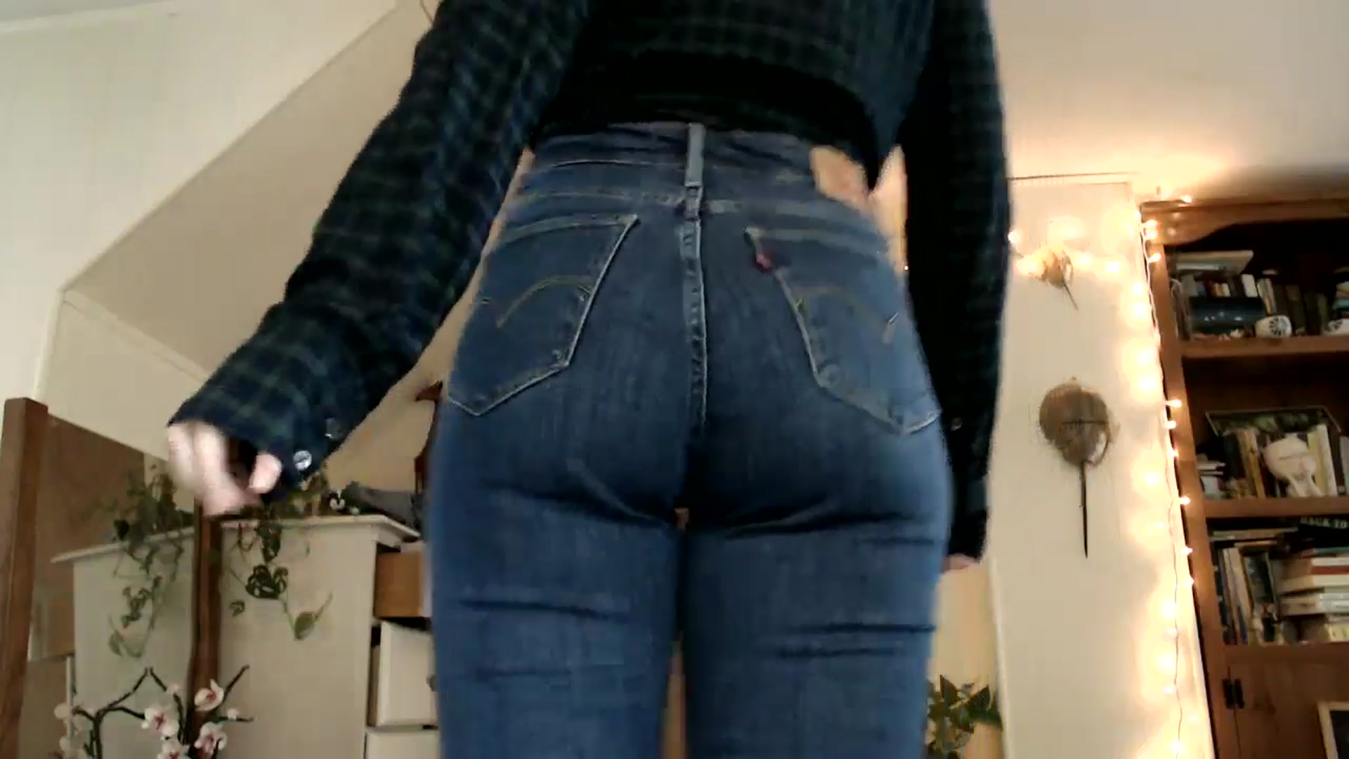 Gallery image thumbnail from WildflowerEm's myfreecams stream on, 08/06/2025, 18:25 image 9 of 20
