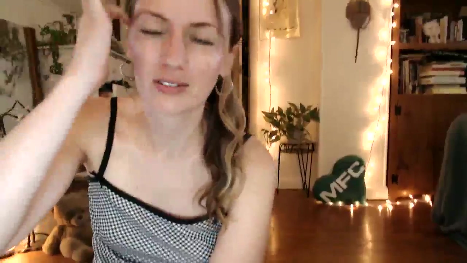 Gallery image thumbnail from WildflowerEm's myfreecams stream on, 08/17/2025, 22:02 image 14 of 20