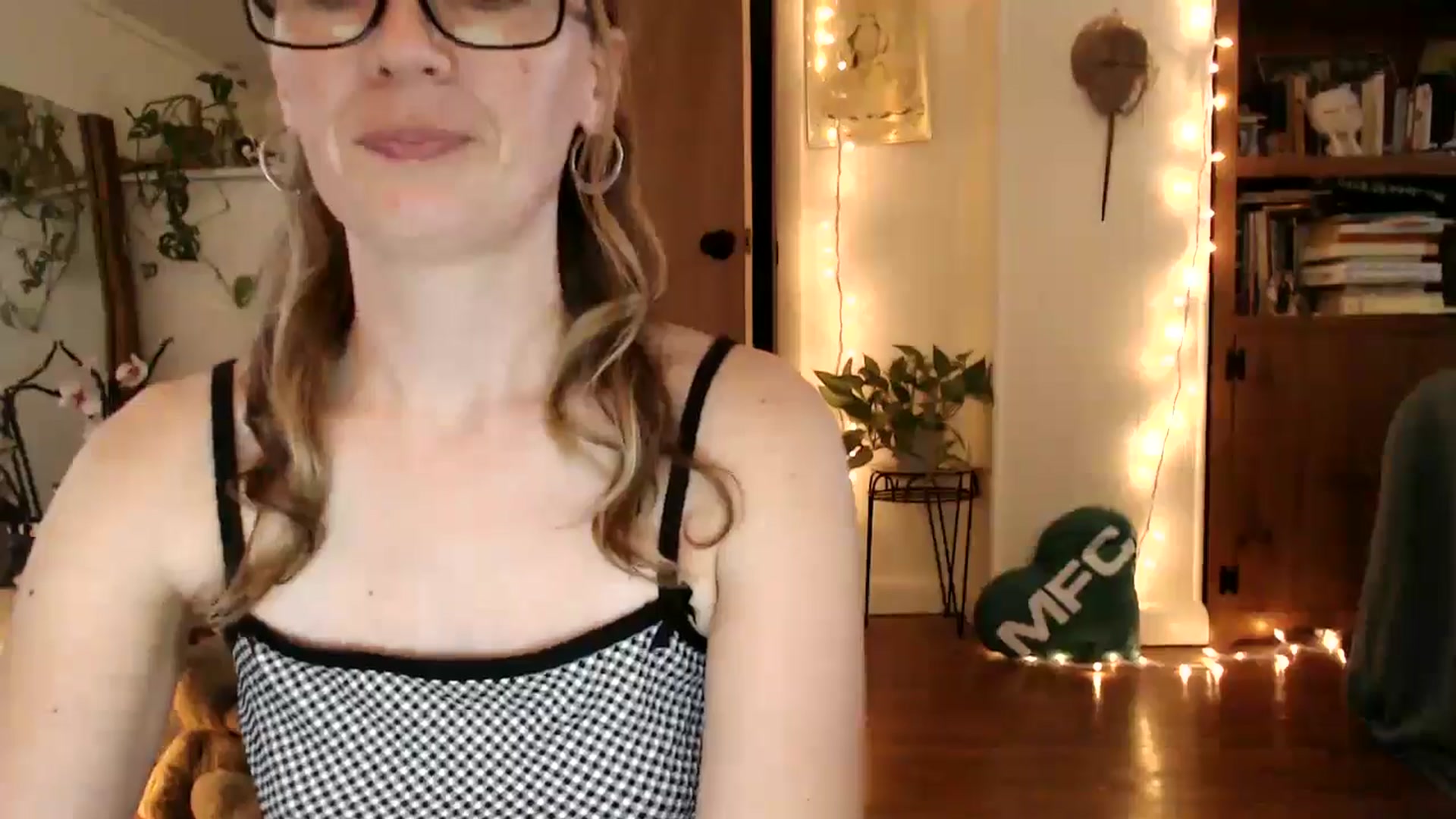 Gallery image thumbnail from WildflowerEm's myfreecams stream on, 08/17/2025, 22:02 image 16 of 20