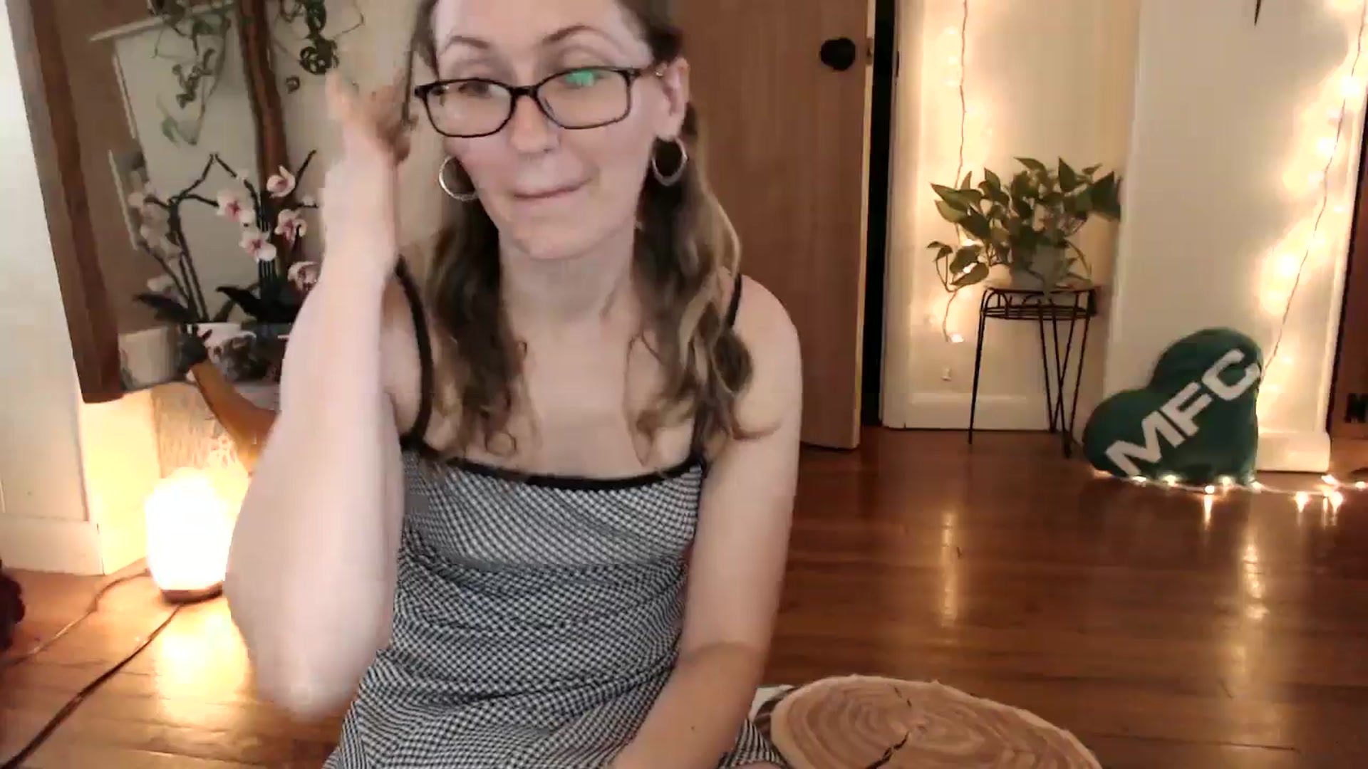 Gallery image thumbnail from WildflowerEm's myfreecams stream on, 08/17/2025, 22:02 image 4 of 20