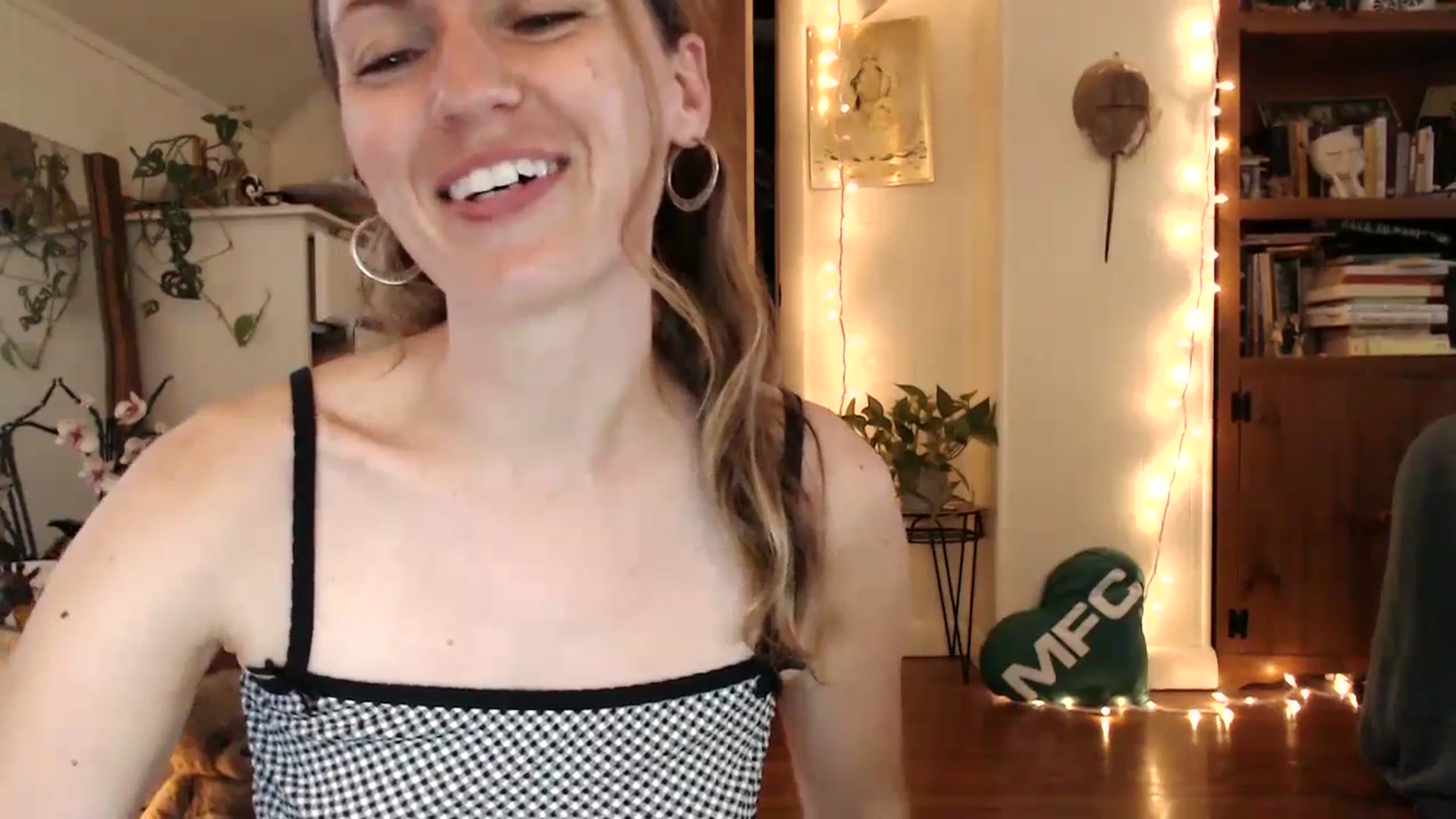 Gallery image thumbnail from WildflowerEm's myfreecams stream on, 08/17/2025, 22:02 image 13 of 20