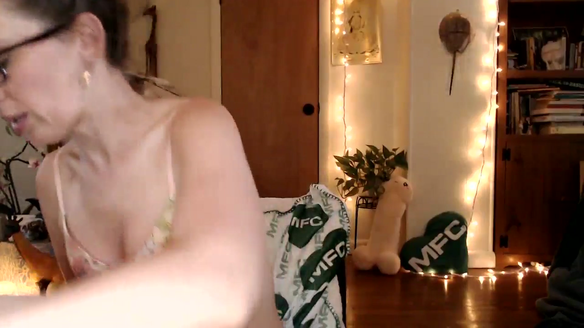 Gallery image thumbnail from WildflowerEm's myfreecams stream on, 09/14/2025, 21:57 image 8 of 20