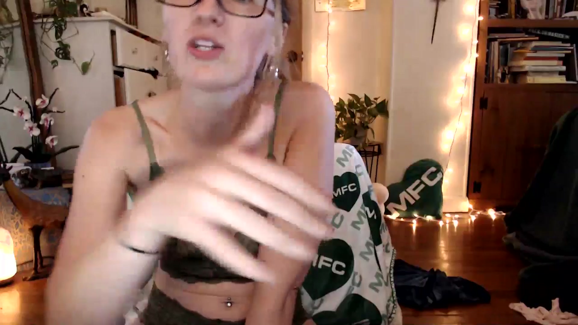 Gallery image thumbnail from WildflowerEm's myfreecams stream on, 09/23/2025, 19:09 image 16 of 20