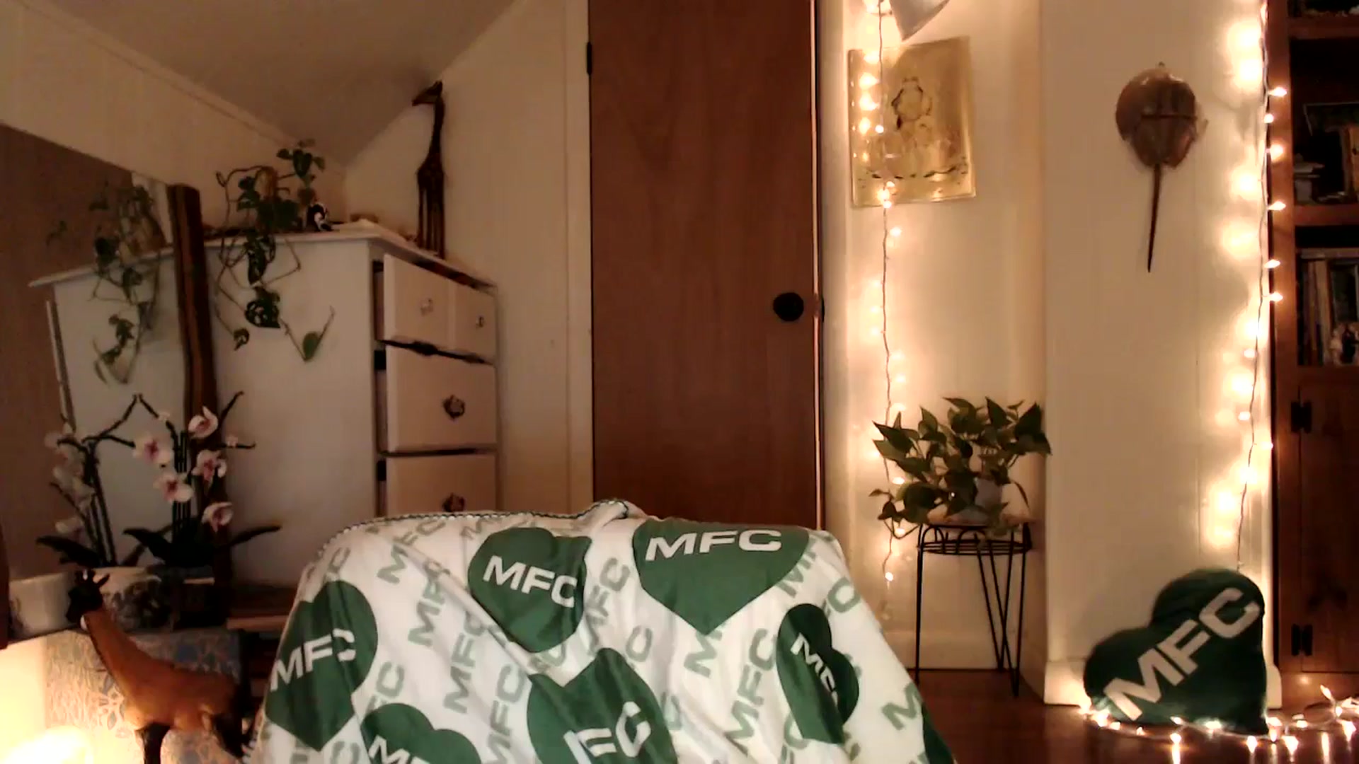 Gallery image thumbnail from WildflowerEm's myfreecams stream on, 09/27/2025, 22:59 image 13 of 20